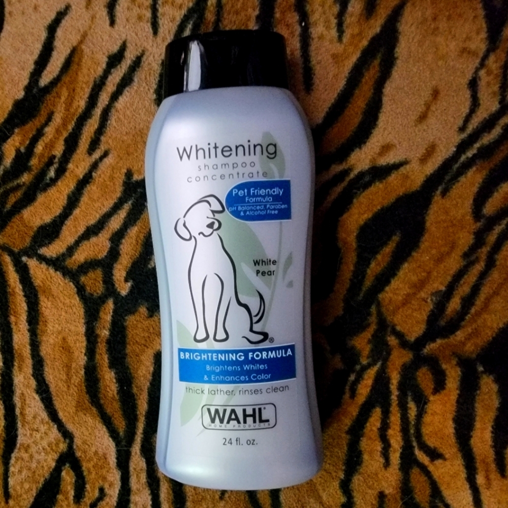 Wahl Dog Or Cat Proffessional  Whitening Shampoo with Brightening Formula 24 Oz